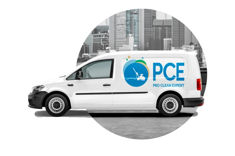 Camionnette de Pro Clean Expert utilisée pour le transport des équipes de nettoyage professionnel.